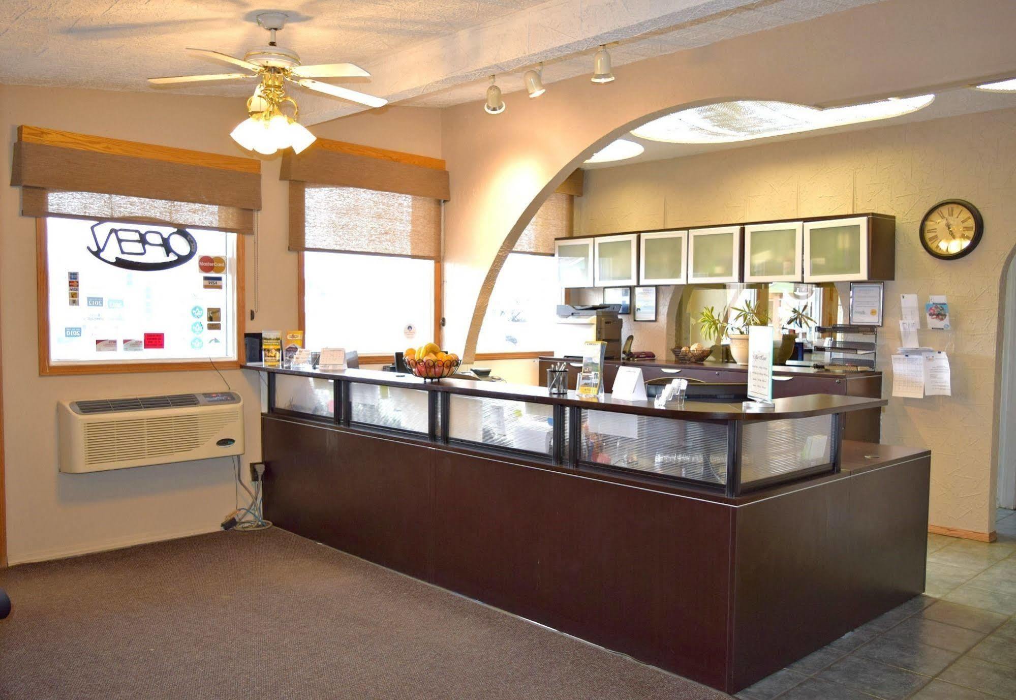 Centre Suite Inns Motel Bonnyville Экстерьер фото